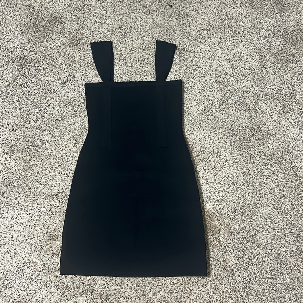 ‼️NEVER WORN‼️ Medium Listicle square neck black dress